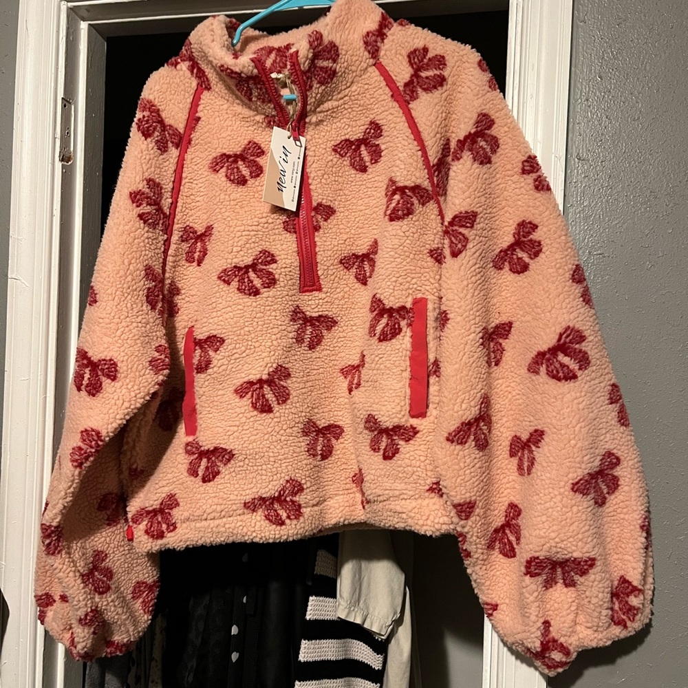 NWT bow fleece pullover - large